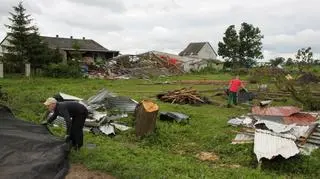 Dziś pomagała 15-osobowa grupa więźniów 