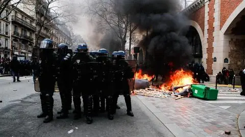 Tony śmieci zalegają na ulicach. Masowe protesty zakłóciły wywóz odpadów