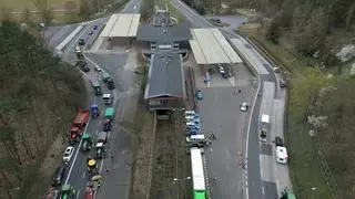 Przy przejściu w Świecku rozpoczął się protest rolników. Droga zablokowana jest w obu kierunkach 