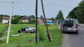 Podczas ucieczki samochodem stracił panowanie nad pojazdem i wpadł do rowu