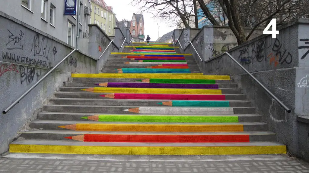 "Kolorowe kredki"