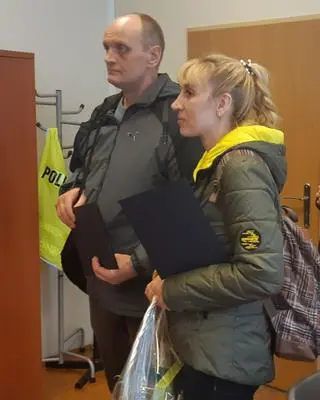 Natalia i Mykoła przekazali znaleziony worek policji 