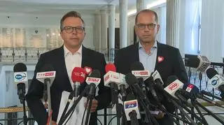 Dariusz Joński i Michał Szczerba na konferencji w Sejmie