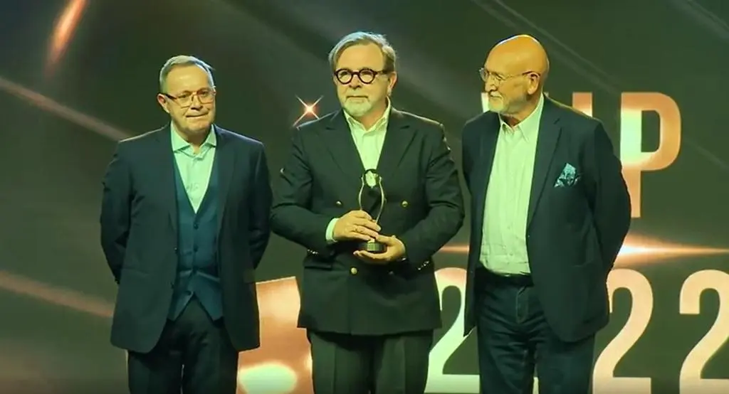 Tomasz Sianecki, Wojciech Zimiński i Marek Przybylik odebrali nagrodę dla redakcji "Szkła kontaktowego" TVN24