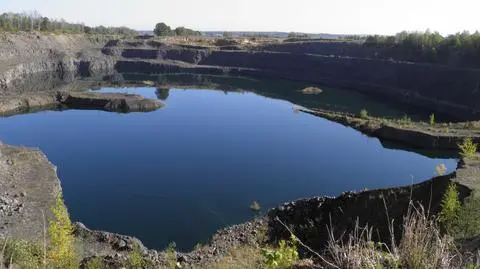 Do wyrobiska trafi 13 milionów ton odpadów? Są już dwie pozytywne opinie, mieszkańcy protestują