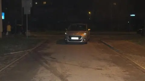 Samochód potrącił kobietę poruszającą się o kulach. 77-latka jest w ciężkim stanie