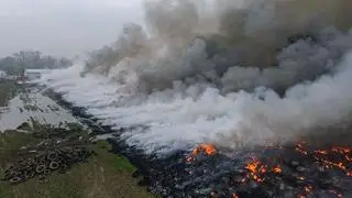 Płonące składowisko opon w Raciniewie