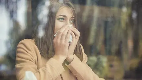 "My lekarze obserwujemy, że faktycznie alergicy mają większe szanse na łagodniejszy przebieg"