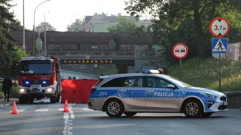 Areszt dla kierowcy, który śmiertelnie przejechał pieszego. Twierdzi, że tego nie zauważył