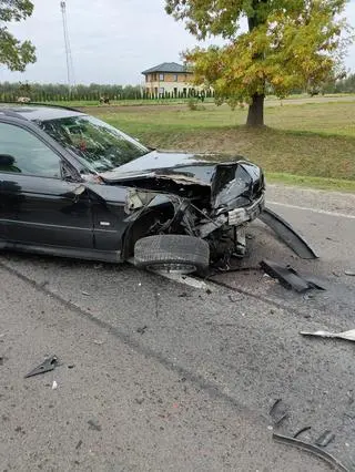 
Zderzenie samochodu osobowego z ciągnikiem w miejscowości Skotniki w pow. zgierskim.