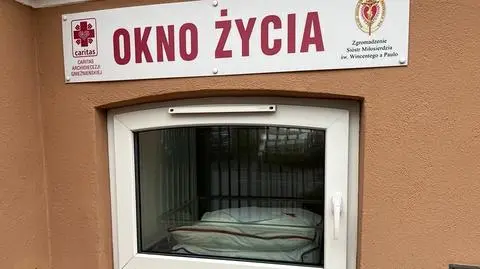 Chłopiec został pozostawiony w oknie życia