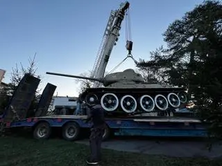 Pomnik T-34 znika z ulicy Myru w Mukaczewie  