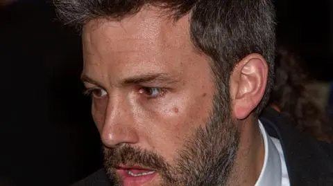  Ben Affleck pozwolił synowi zająć miejsce kierowcy w żółtym Lamborghini Urus w 777 Exotics w Los Angeles