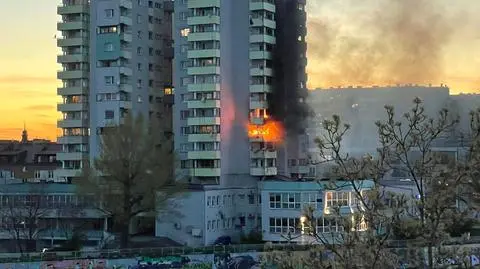 Pożar w wieżowcu, płonął balkon na trzecim piętrze