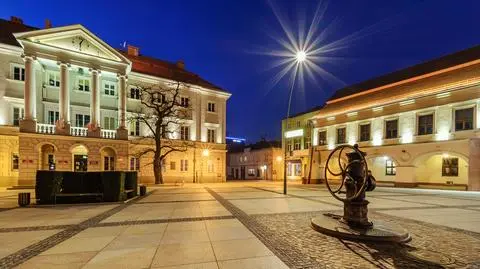 Zgasną lampy uliczne i oświetlenie kościołów, a miejskiego sylwestra nie będzie