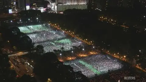 Tysiące ludzi w Hongkongu oddają hołd ofiarom które zginęły na placu Tiananmen
