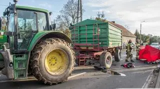 Przednie koło motocykla razem z widelcem zostało oderwane od reszty jednośladu