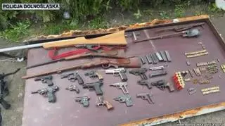 10 sztuk broni i amunicja