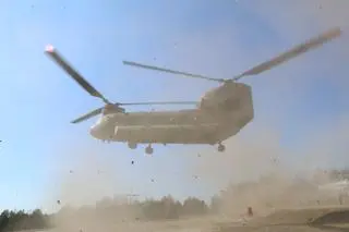 Amerykański śmigłowiec CH-47 Chinook na wspólnych ćwiczeniach z Wojskiem Polskim