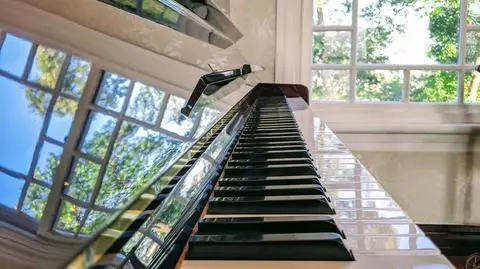 pianino shutterstock_1851128293
