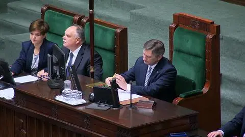 Marszałek zabiera rodzinę na pokład rządowego samolotu. Nic nadzwyczajnego