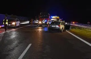Jechał autostradą pod prąd, doszło do zderzenia, zginął 46-latek