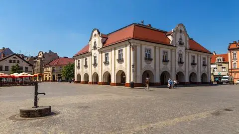 Drzewa usuwał "chwilowo", postawił pomnik Szyszce, miał być patronem trybuny. Odchodzi po blisko 20 latach