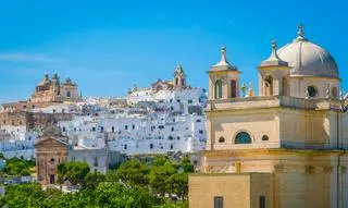 Miasto Ostuni we włoskim regionie Apulia