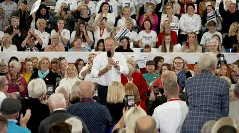 Donald Tusk o bezpieczeństwie. "Ani żołnierze, ani policjanci nie chcą służyć władzy, tylko ludziom"