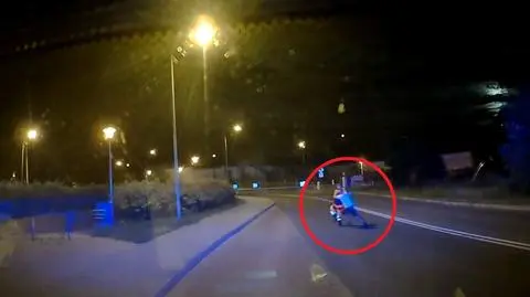 "Nieprzytomny" mężczyzna "pogonił" ratownika i jakby nic się nie stało, położył się na ławce