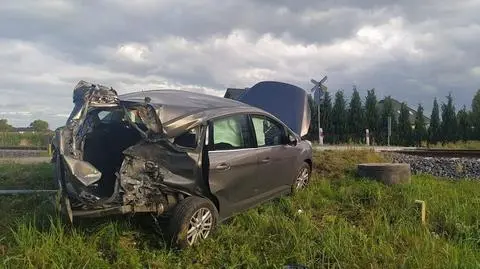 Na niestrzeżonym przejeździe wjechał pod nadjeżdżający pociąg