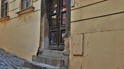 Prokuratura: zdobywał zaufanie, obiecywał pomoc i zabierał wszystko, co mieli