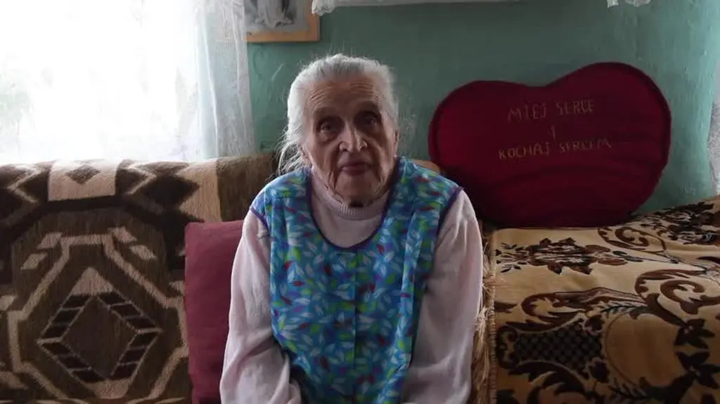 96-letnia pani Janina szyje maseczki