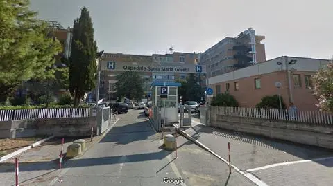 Lekarze twierdzą, że dziewczynka mogła umrzeć, gdyby nie uratowała jej kobieta z baru