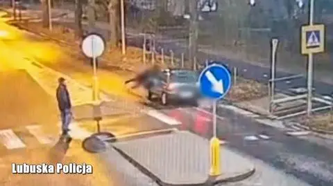 Wchodziła na pasy, gdy uderzył w nią samochód. Nagranie ku przestrodze