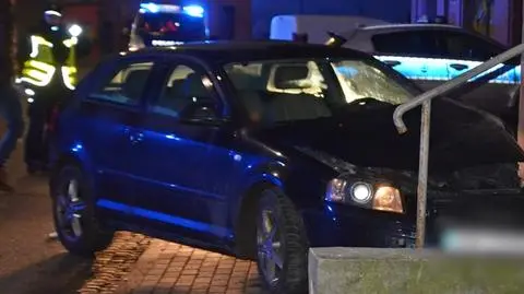 Wjechał w budynek i uciekł. Później wrócił i zgłosił, że ktoś ukradł mu auto