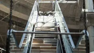 Wewnątrz PCC montowane są ostanie pary schodów