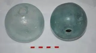 Ta wyglądają szklane granaty wykopane podczas prac archeologicznych