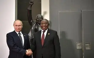 Prezydent Rosji Władimir Putin i prezydent RPA Cyril Ramaphosa w czasie szczytu BRICS. Zdjęcie z  lipca 2018 roku 