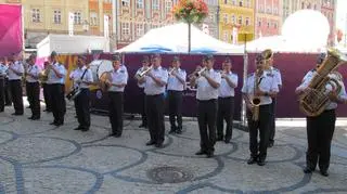 Wojskowa orkiestra na Rynku