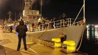 ORP "Mewa" tuz przed wyjściem z portu