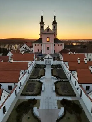 Na terenie dawnego klasztoru stoi kościół parafialny 