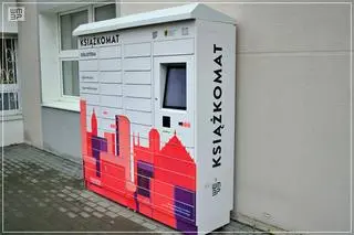 Książkomat przy bibliotece Chełm