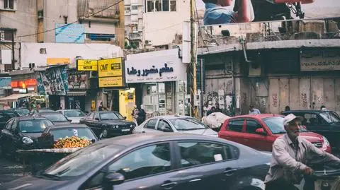 Który najbardziej rozgniewany, który zadowolony? Raport pokazuje emocje narodów