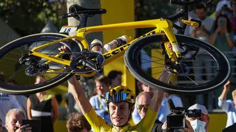 Philipsen triumfował na Polach Elizejskich. Vingegaard w całym Tour de France