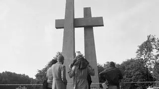 Krzyże stanęły 19 czerwca 1981r