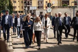 Włoska premier Giorgia Meloni w Caivano pod Neapolem