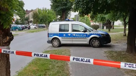 Policjanci zostali wezwani do mężczyzny, który leżał na chodniku 
