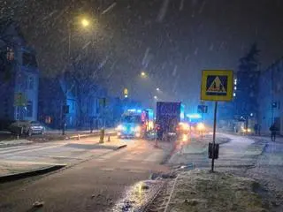 Kierowca ciężarówki najechał na pieszego