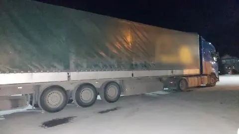 Na autostradzie jechał całą szerokością jezdni. Kierowca ciężarówki miał prawie cztery promile alkoholu